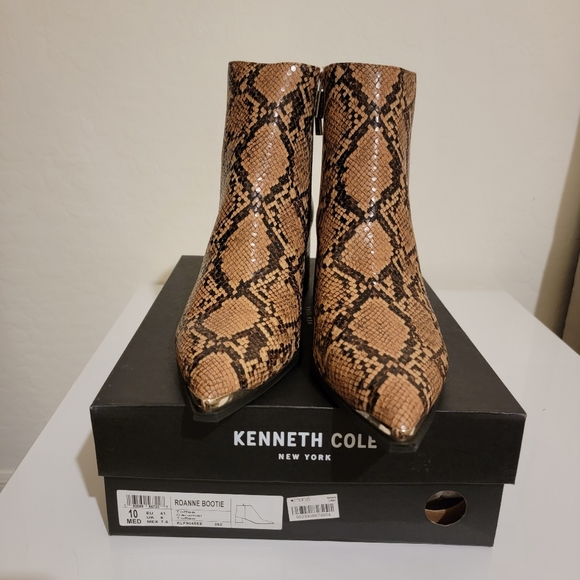 Kenneth Cole snake print pointed boots. Size 10 - Picture 2 of 4